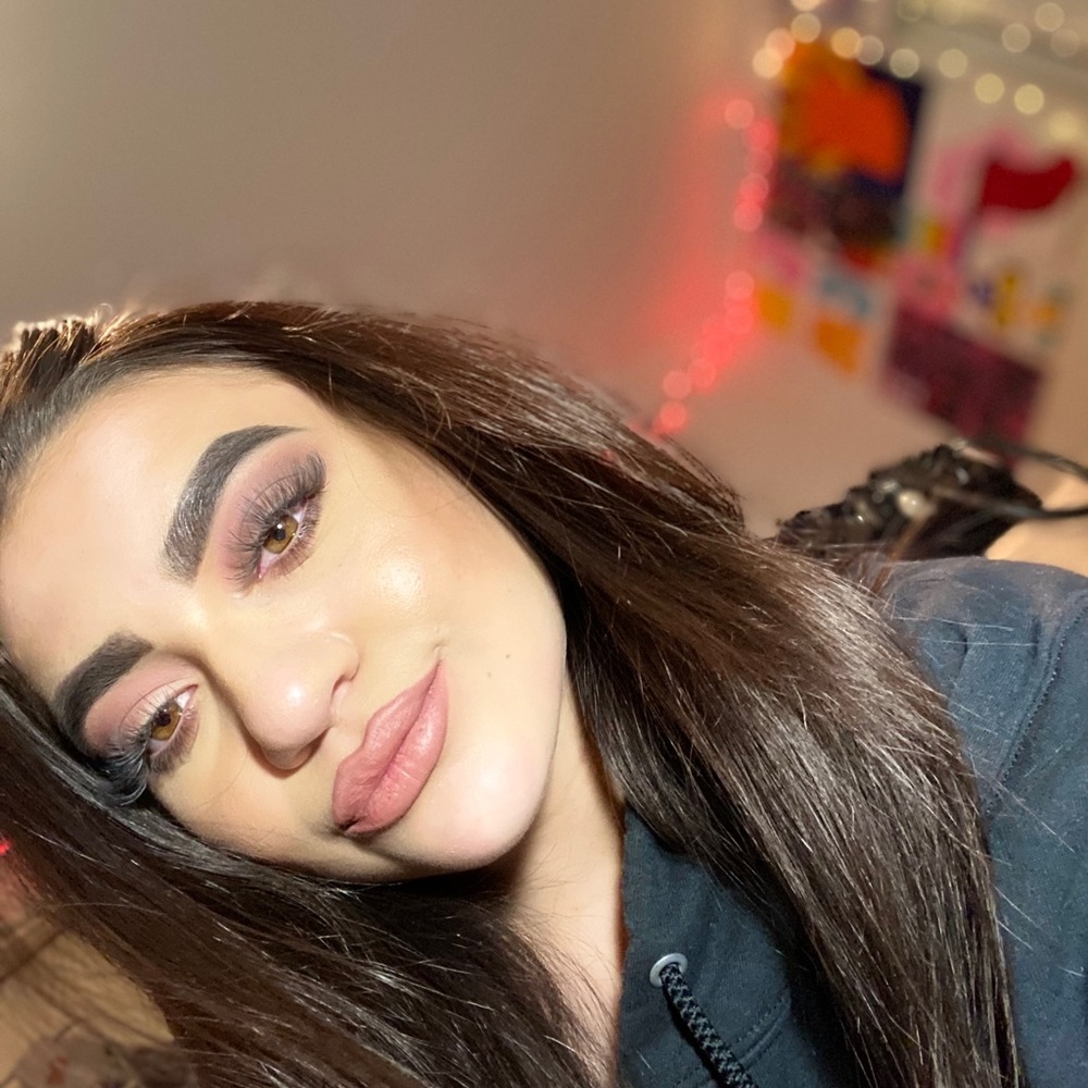 Meet your Posher, Sydney nicole